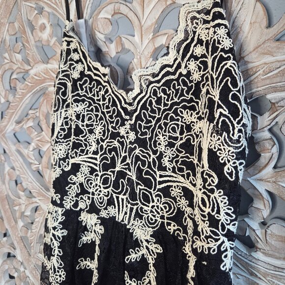 Express Dress Black cream lace floral embroidery XS NWT's - Picture 3 of 9